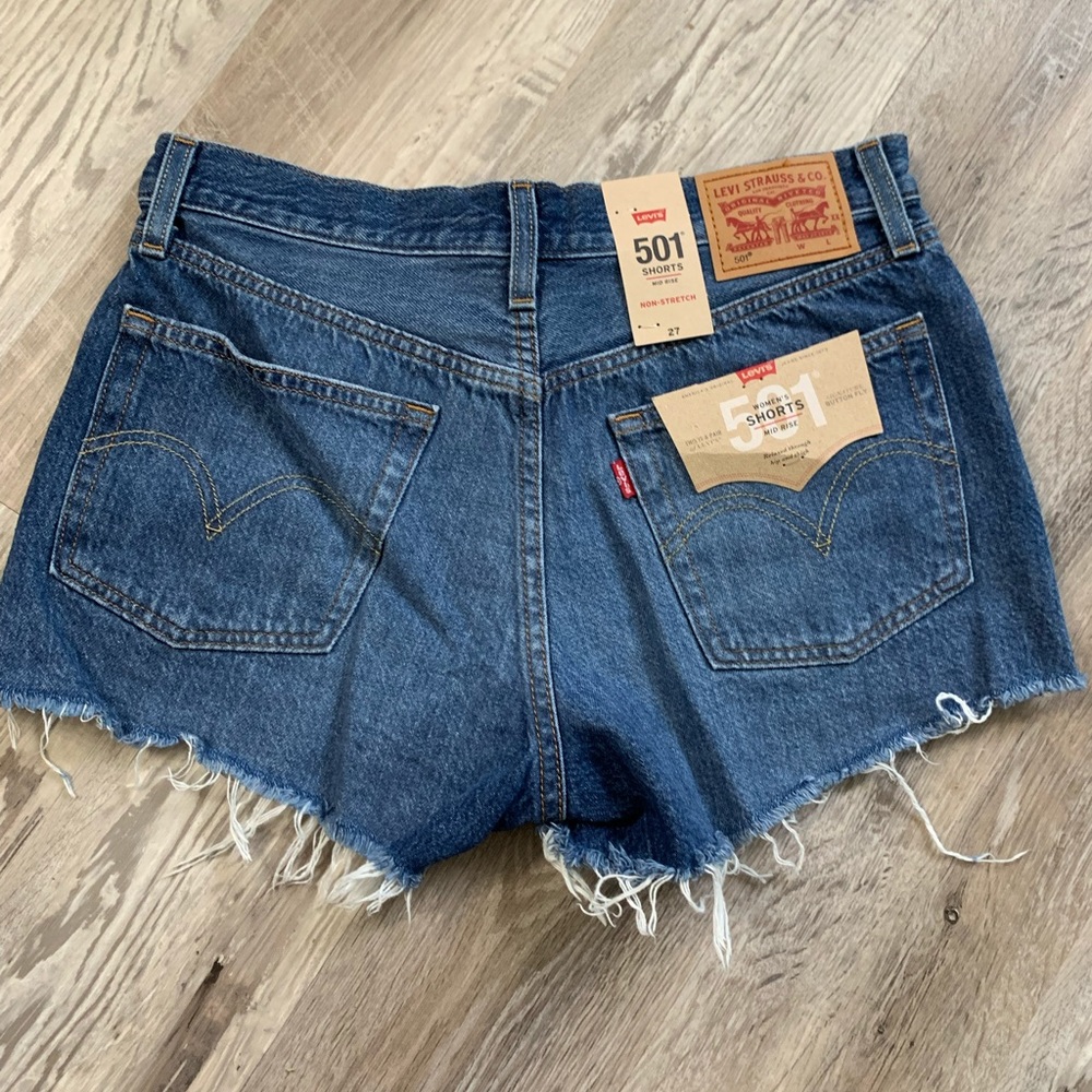 Levi’s shorts - Picture 3 of 3